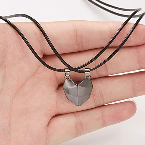 Pair of Black Magnetic Heart Clavicle Chain Pendants Couple Necklace - Beautiful Fashion Gift Jewelry
