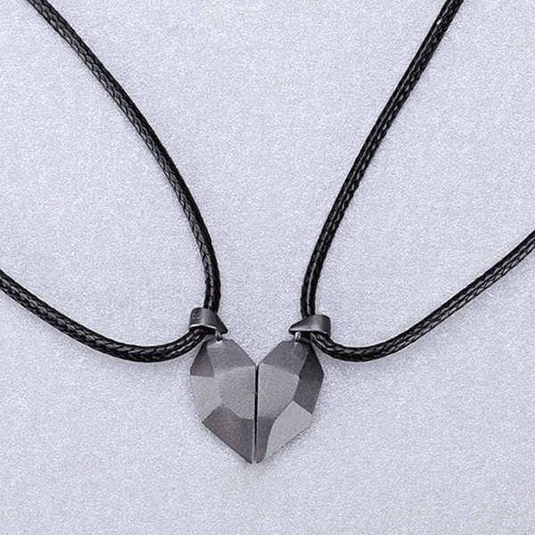 Pair of Black Magnetic Heart Clavicle Chain Pendants Couple Necklace - Beautiful Fashion Gift Jewelry