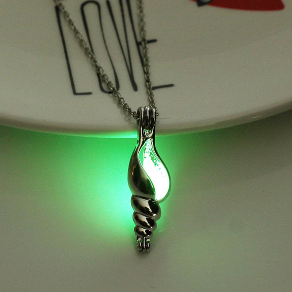 Luminous Green Stone Seashell Shape Glowing Pendant Choker Necklace For Women & Men - Trendy Jewelry