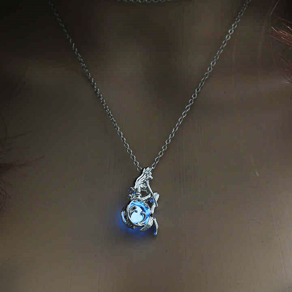 Glow in the Dark Blue Mermaid Pendant Necklace For Women - Luminous Fashion Jewelry 