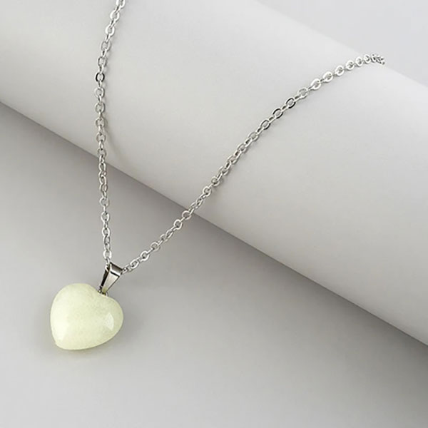 Trendy Blue Luminous Heart-Shaped Pendant Necklaces- Glow In The Dark Heart Necklace for Women